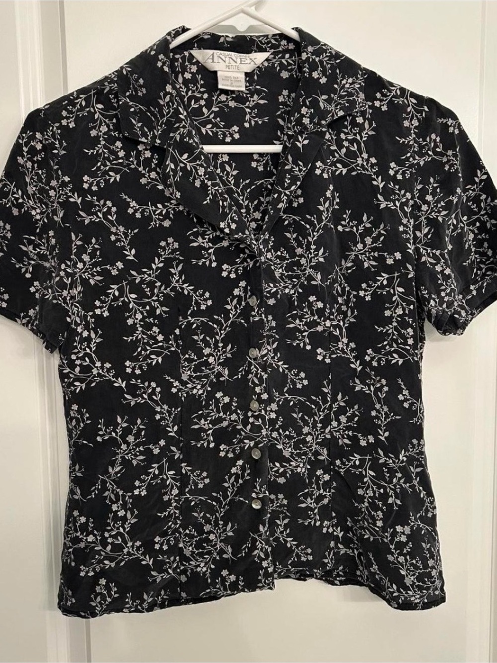 Vintage 90’s/2000’s Floral Silk Button Up Blouse